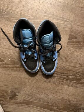 Nike Kids High-Top Sneakers in Light Blue and Black